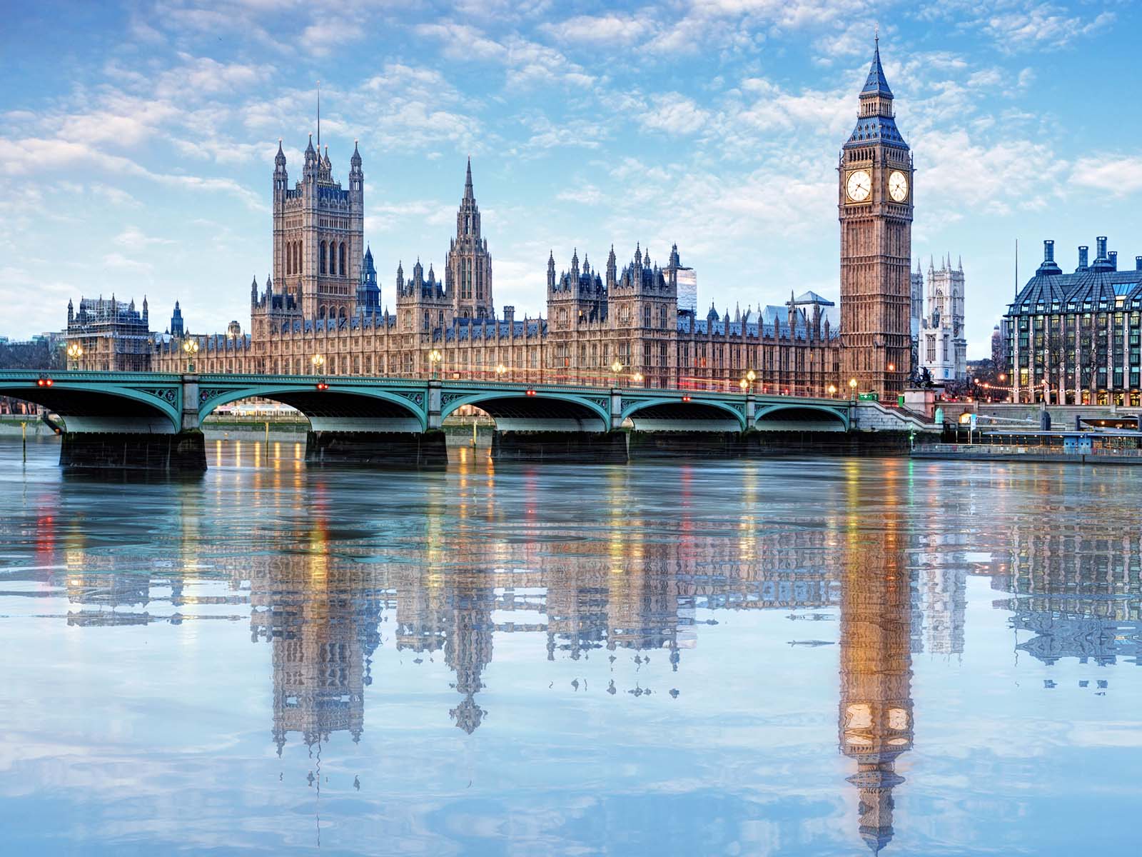 An photo of London landmarks Big Ben and the River Thames